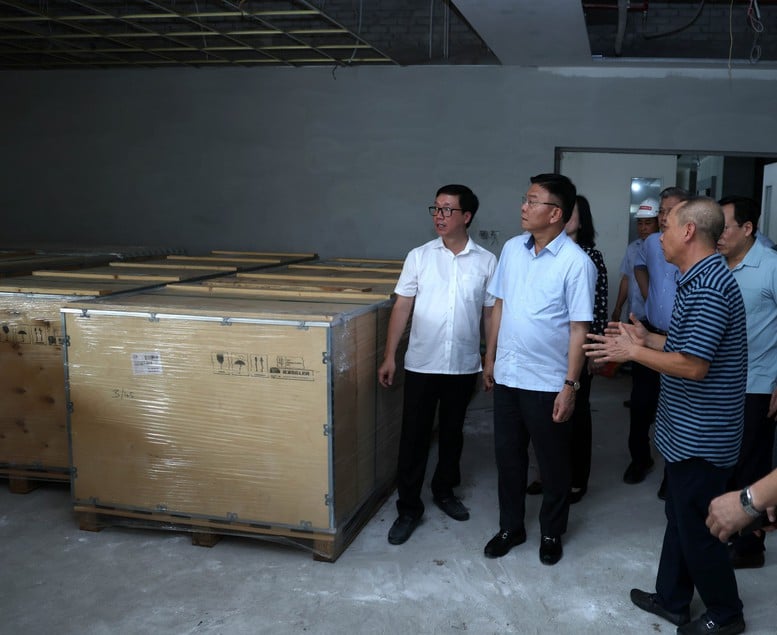 Phó Thủ tướng Lê Thành Long: Bộ Y tế báo cáo Thủ tướng việc xử lý các vướng mắc cho dự án cơ sở 2 Bệnh viện Bạch Mai và Việt Đức trước 20/7- Ảnh 3.