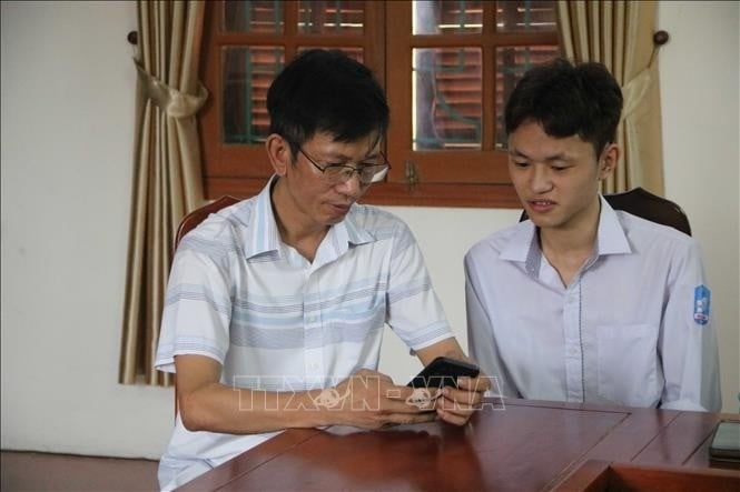 16-7-thu-khoa-huu-thinh-va-thay-giao-8714.jpg