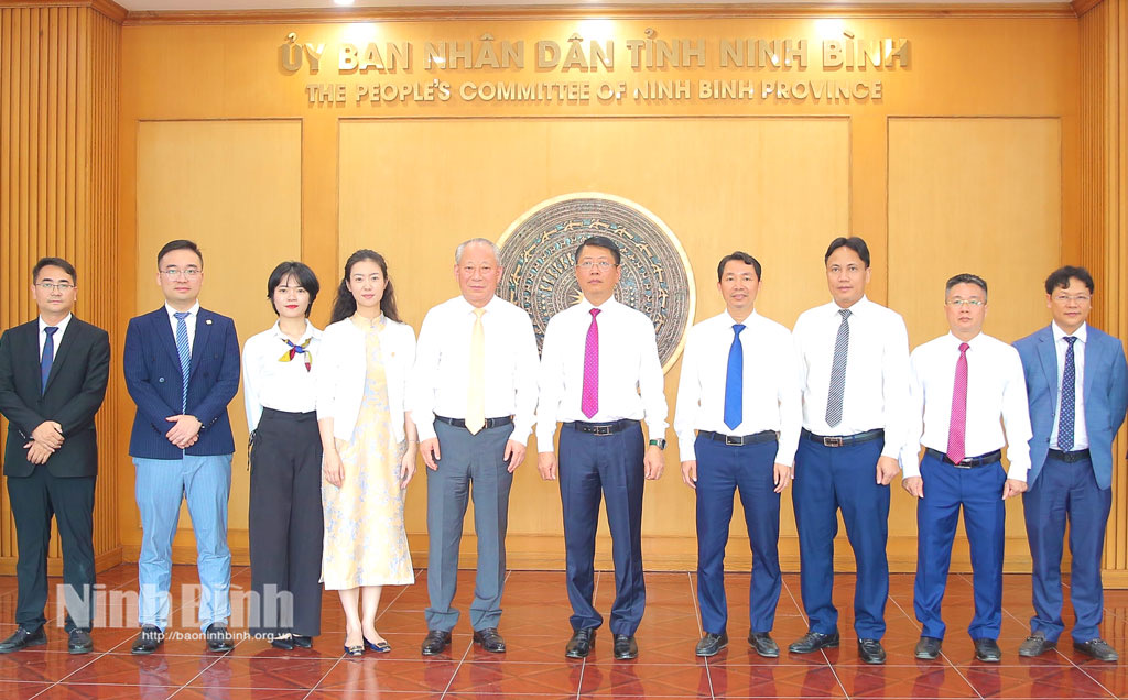Đồng chí Trần Song Tùng, Ủy viên Ban Thường vụ Tỉnh ủy, Phó Chủ tịch Thường trực UBND tỉnh tiếp Tập đoàn Xây dựng Thái Bình Dương.