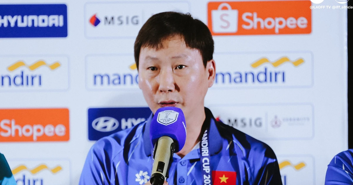 គ្រូ​បង្វឹក Kim Sang-sik ទទួល​ស្គាល់​ថា​មាន​សម្ពាធ​ពេល​ដឹកនាំ​វៀតណាម​ទៅ​ប្រកួត U23 អាស៊ីអាគ្នេយ៍