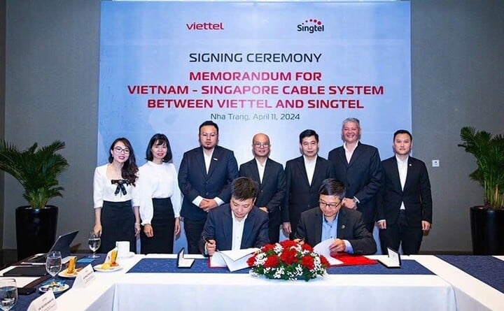 Viettel Solutions подписала меморандум о взаимопонимании с Singtel о сотрудничестве в прокладке подводной кабельной линии Вьетнам-Сингапур.