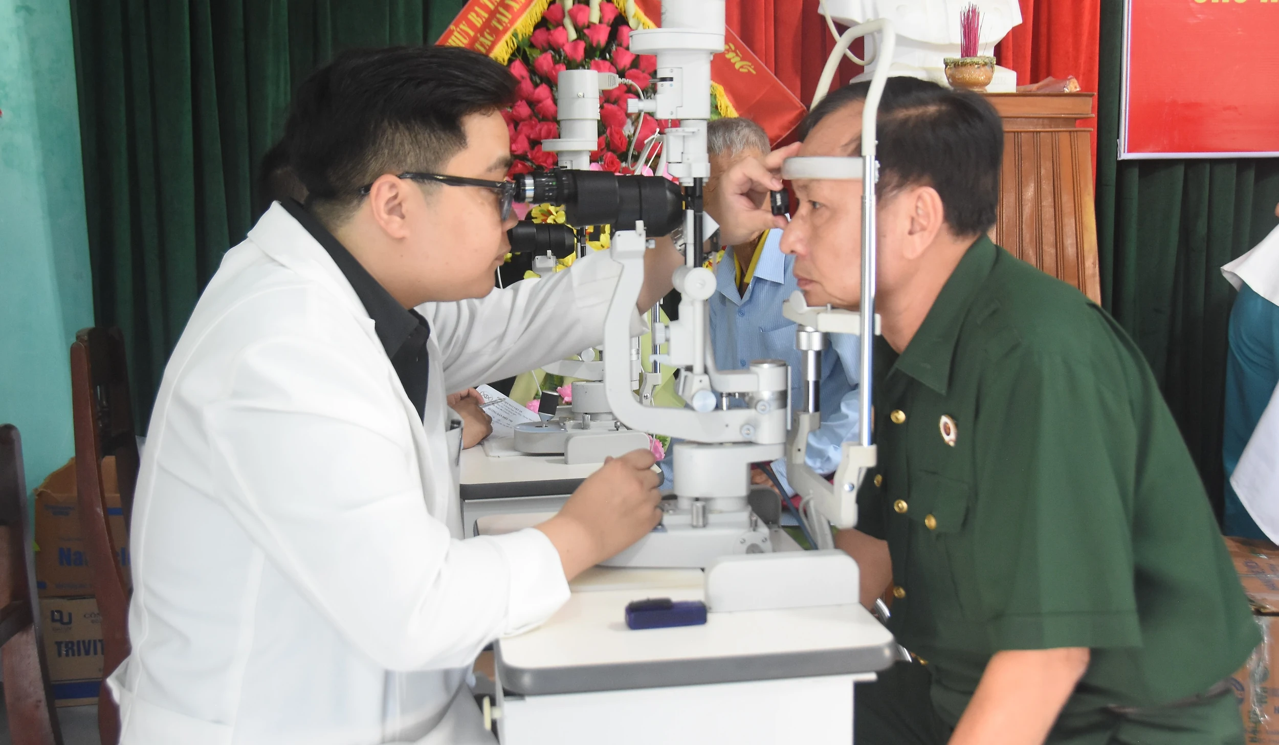 Khám, cấp phát thuốc miễn phí cho hội viên Cựu Chiến binh xã Vĩnh Thủy
