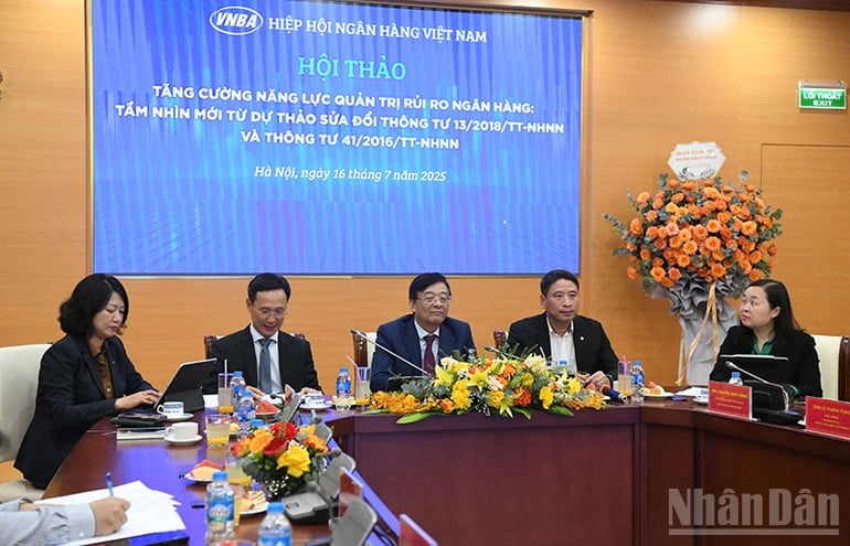 ndo_br_4-chu-toa-hoi-thao.jpg