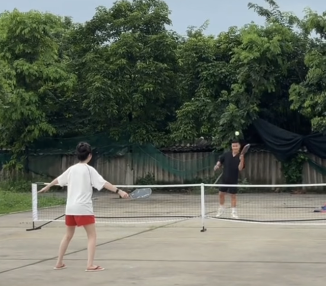 Gia đình Quang Hải chơi pickleball cực vui: Nhân vật này khiến dân mạng 'tan chảy'- Ảnh 2.