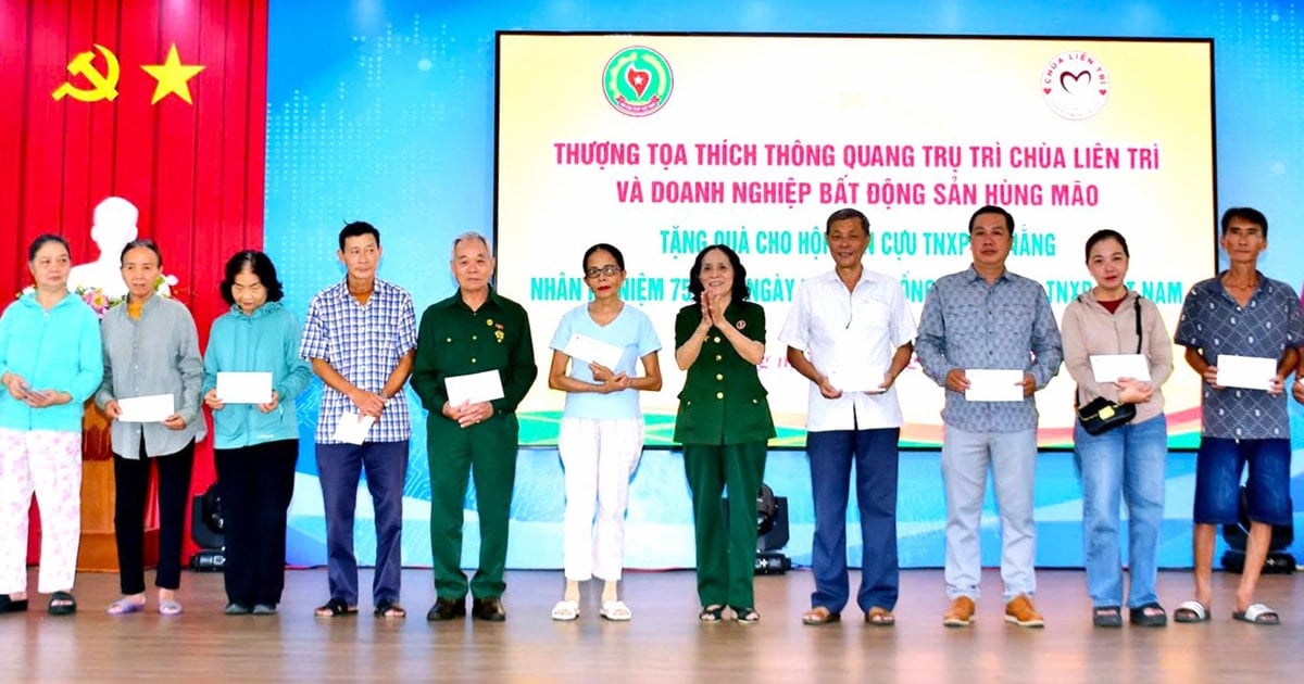បង្ហាញអំណោយចំនួន ៤២ ដល់អតីតយុវជនស្ម័គ្រចិត្តក្នុងគ្រាលំបាក