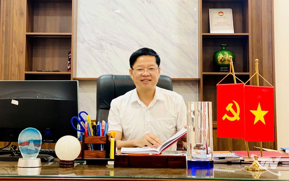 타이응우옌성 당위원회 부서기, 베트남 조국전선위원회 위원장 딘꽝뚜옌 동지