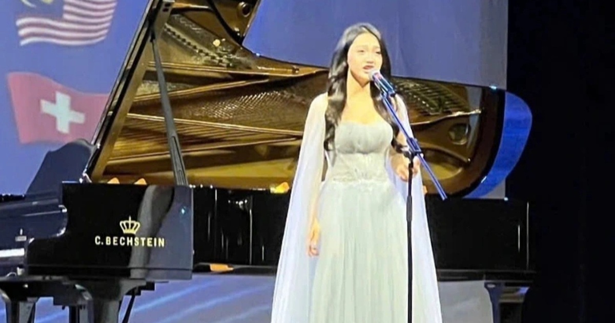 Nguyen Thanh Chuc បានឈ្នះពានរង្វាន់ Asian Music Gold Cup នៅអាយុ 20 ឆ្នាំ។