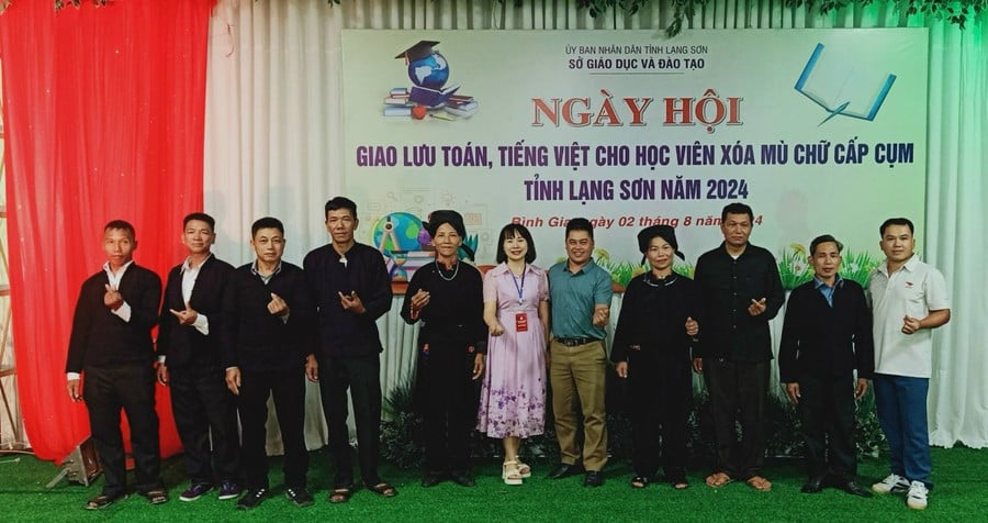 ngay-hoi-giao-luu-toan-tieng-viet-cho-hoc-vien-xoa-mu-chu.jpg