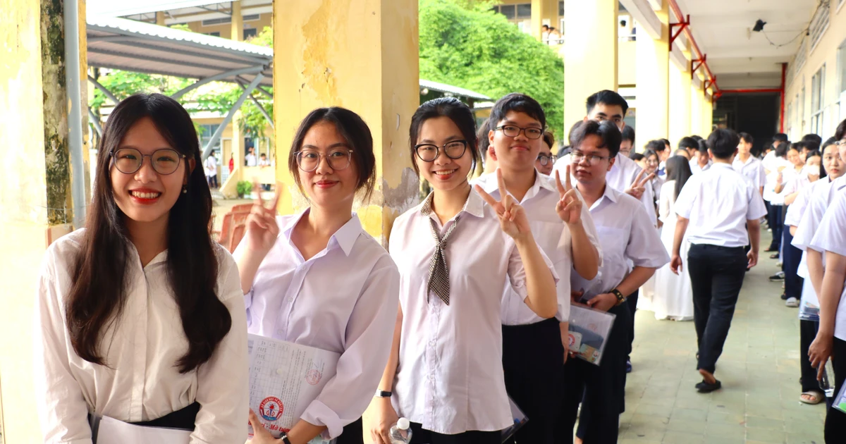 Candidates passing high school graduation in Ca Mau reached 99.37%
