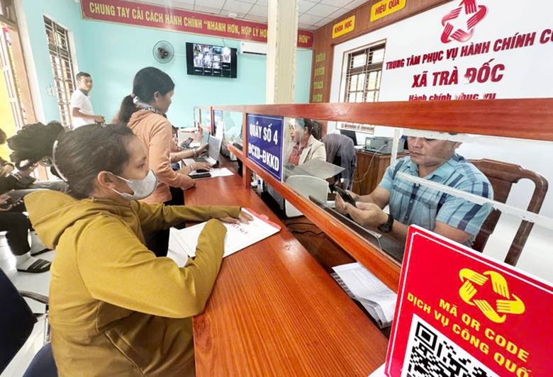 
Tháo gỡ vướng mắc trong thực hiện thủ tục hành chính khi vận hành chính quyền địa phương hai cấp - Ảnh: LÊ TRUNG