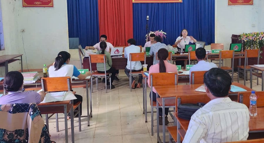 nguoi-dan-vay-von-do-phong-giao-dich-nhcs-chu-prong-trien-khai-anh-td.jpg
