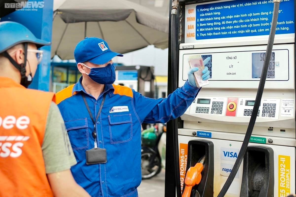Giá xăng dầu hôm nay 17/7: Chờ tín hiệu hạ nhiệt giữa biến động toàn cầu