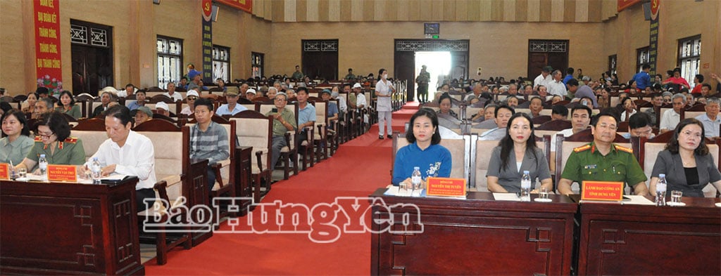 Các đại biểu dự chương trình.