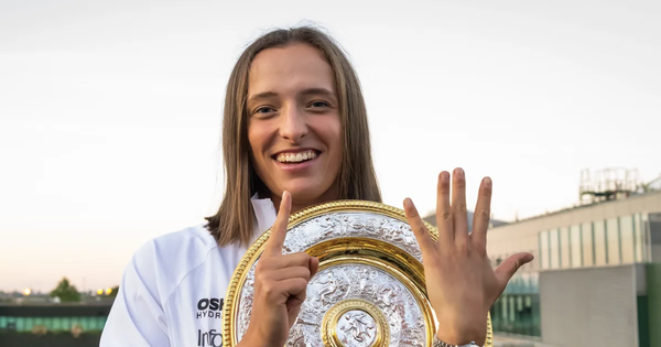Nhà vô địch Wimbledon nữ, được vinh danh bằng… mì ống hình cây vợt