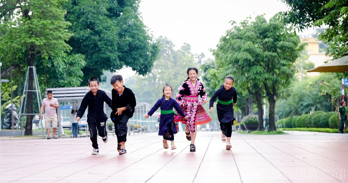 10 em nhỏ có hoàn cảnh đặc biệt ở Lào Cai về Thủ đô đón hè ý nghĩa