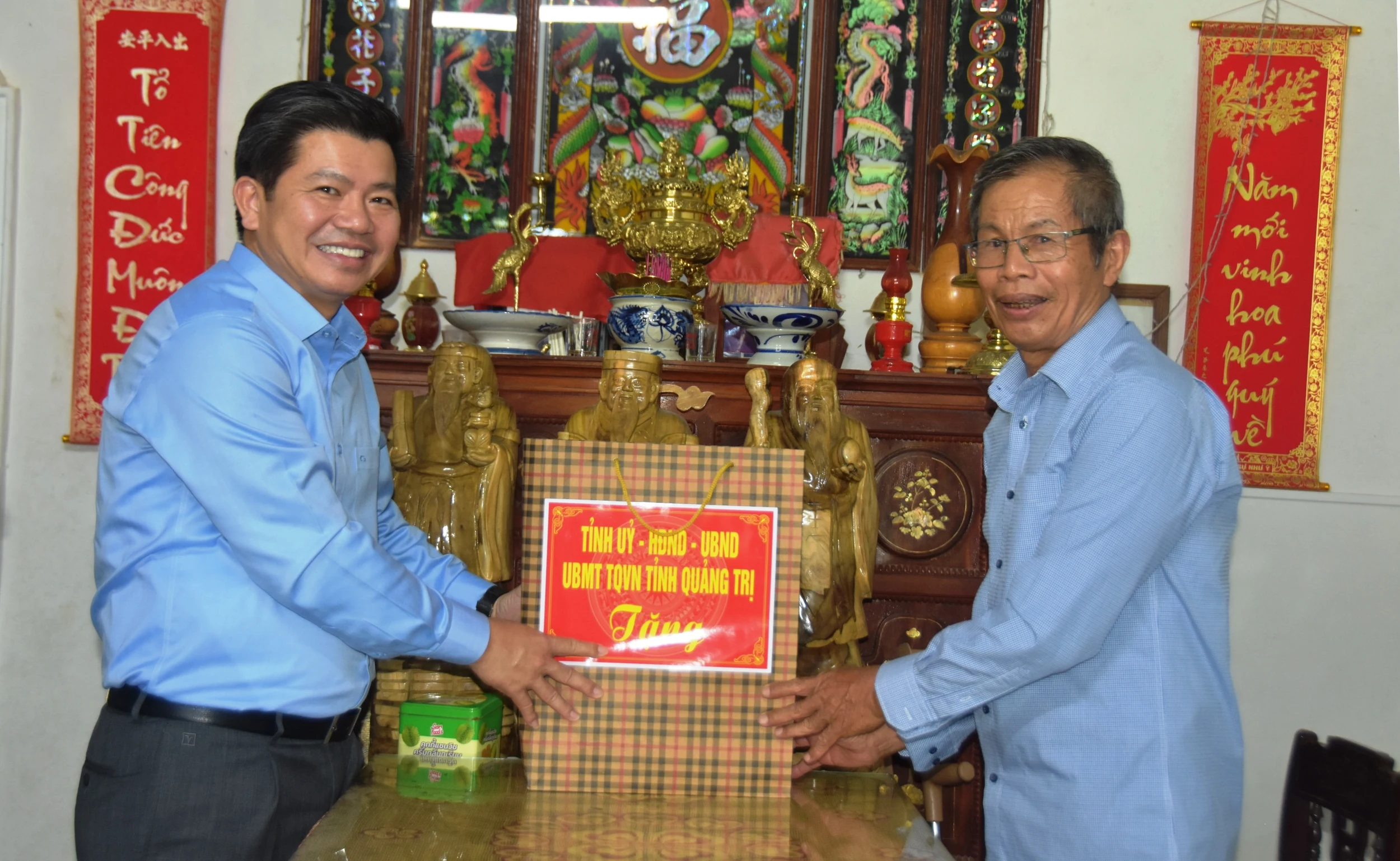 Lãnh đạo tỉnh thăm, tặng quà các gia đình chính sách