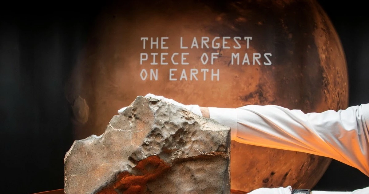 ថ្ម Martian ដ៏ធំបំផុតមិនធ្លាប់មាននៅលើផែនដី លក់ក្នុងតម្លៃបំបែកកំណត់ត្រា