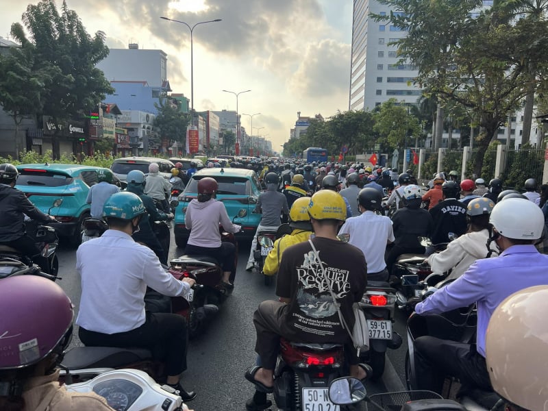 TP Hồ Chí Minh: Từ tháng 1/2026 bắt đầu ngừng đăng ký mới phù hiệu đối với xe máy công nghệ sử dụng xăng  -0