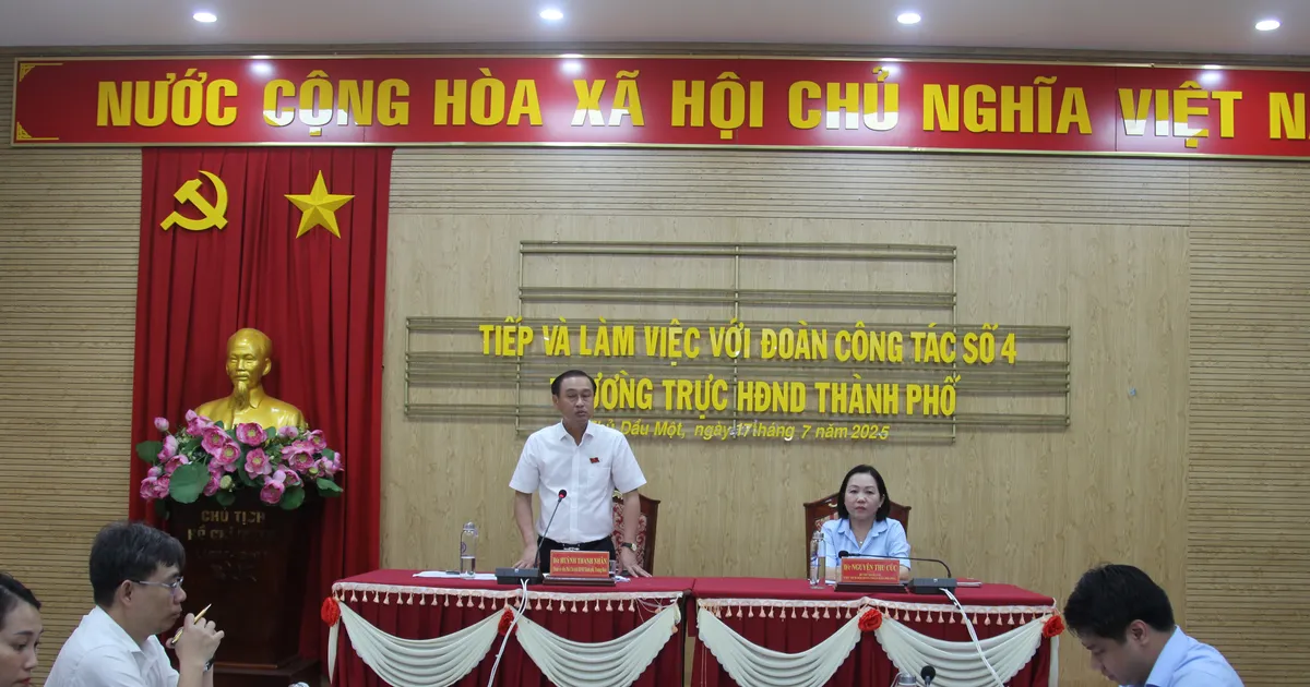 អនុប្រធានក្រុមប្រឹក្សាប្រជាជនទីក្រុងហូជីមិញ លោក Huynh Thanh Nhan បានស្ទង់មតិសកម្មភាពនៅវួដ Thu Dau Mot។