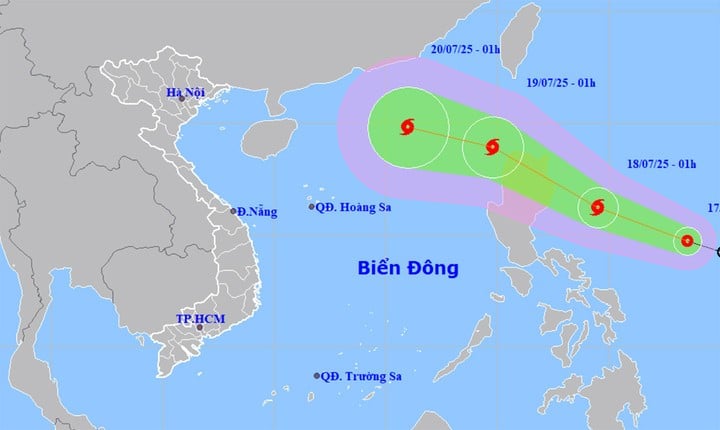 Áp thấp nhiệt đới áp sát Biển Đông, khả năng mạnh lên thành bão trong 24 giờ tới. (Nguồn: NCHMF)