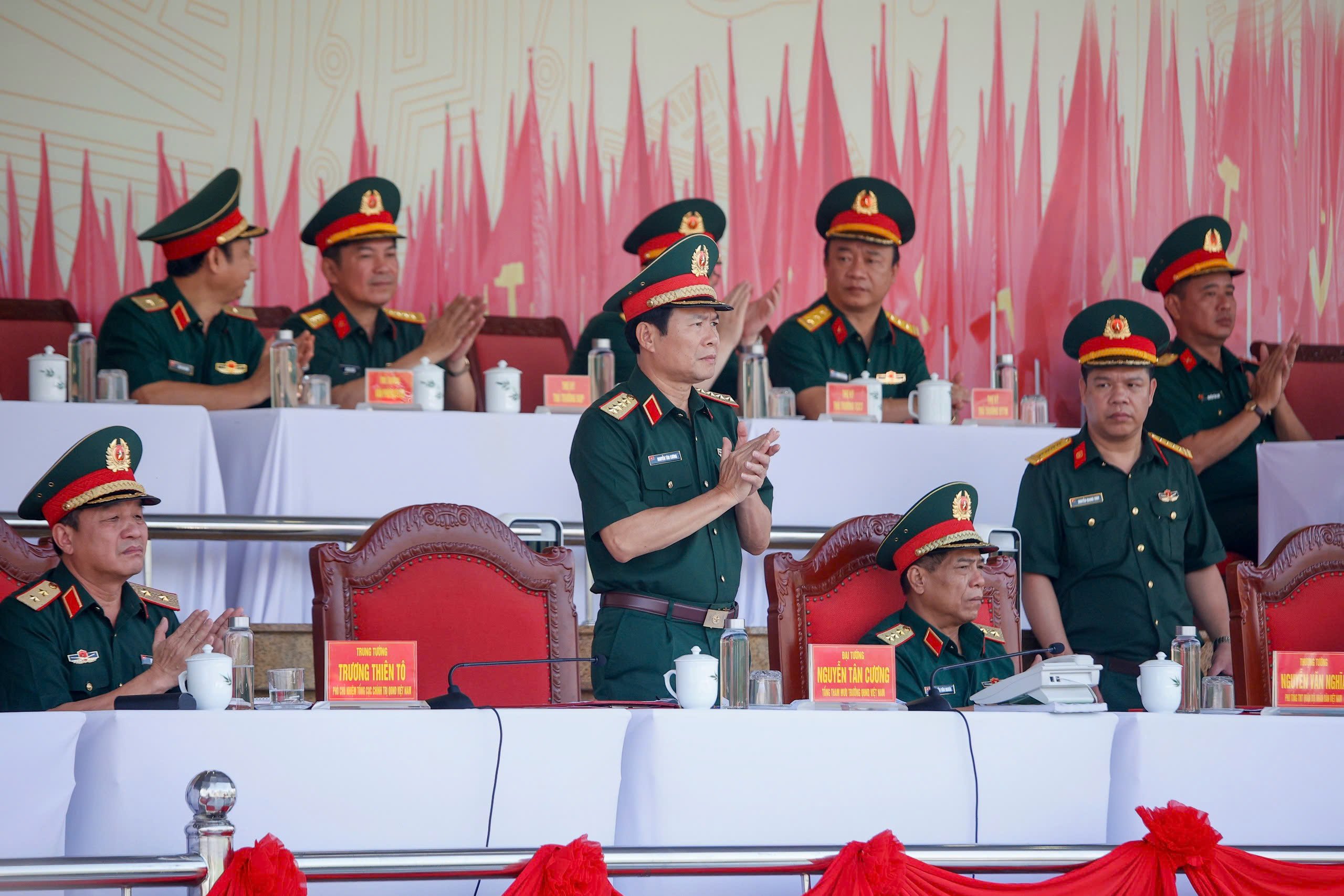 Mãn nhãn buổi diễu binh 15 . 000 Chiến sĩ công an và quân đội hợp luyện - Ảnh 1.