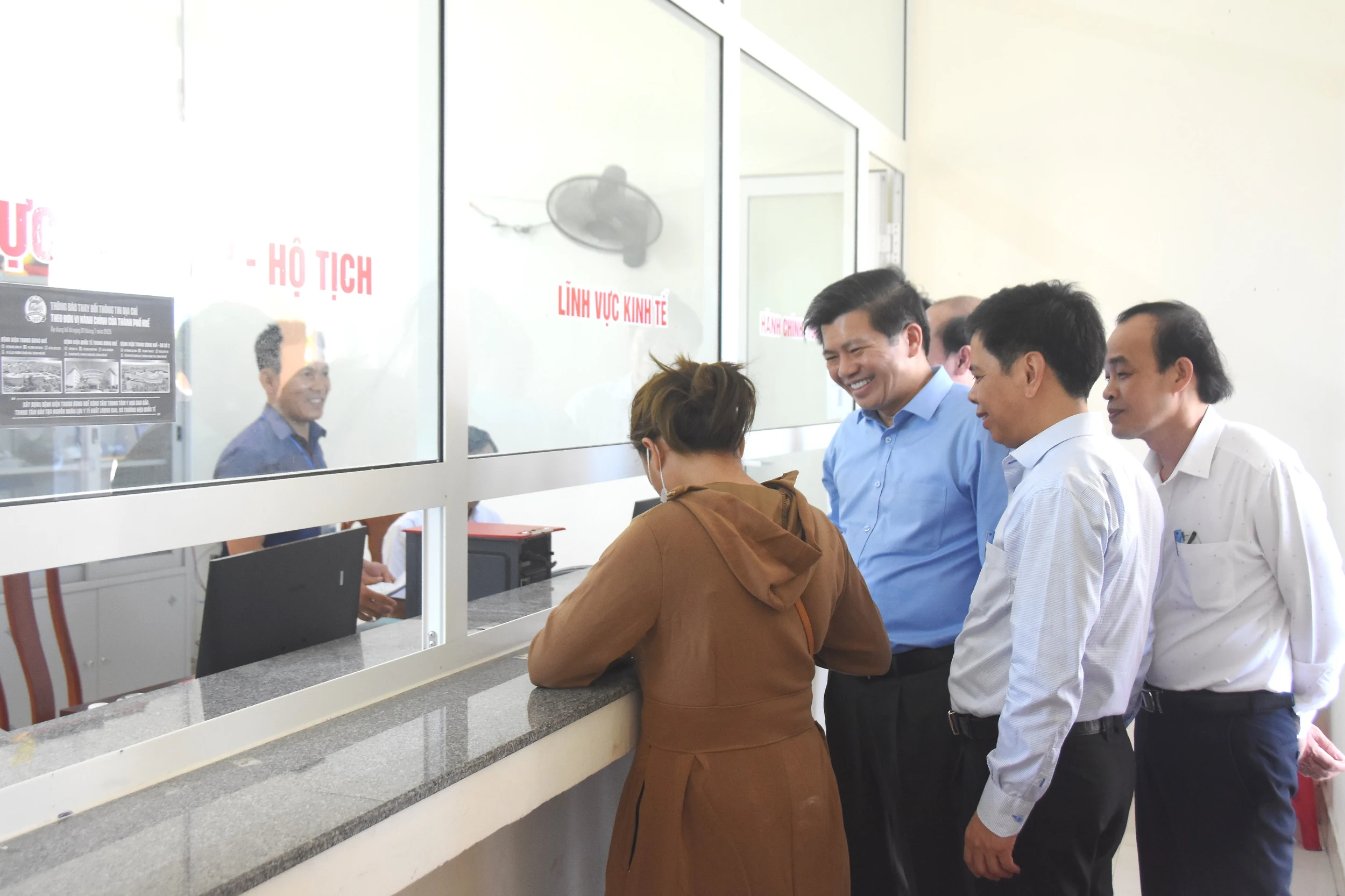 Trưởng ban Tổ chức Tỉnh ủy Trần Vũ Khiêm làm việc với xã Nam Hải Lăng