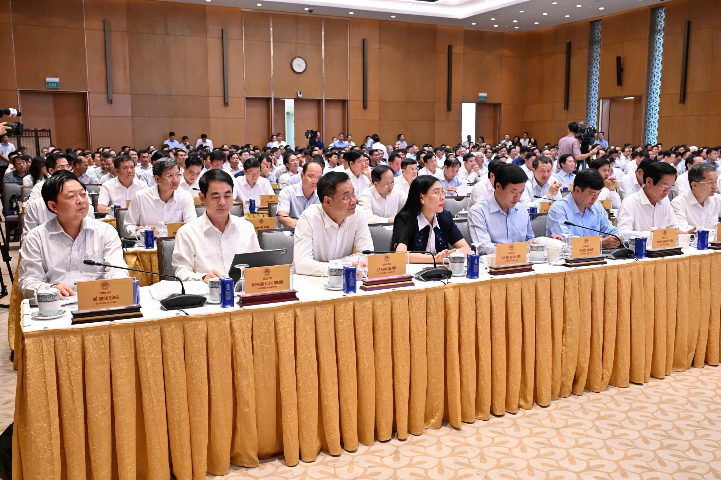 Tháo gỡ khó khăn, vướng mắc cho các dự án, đất đai