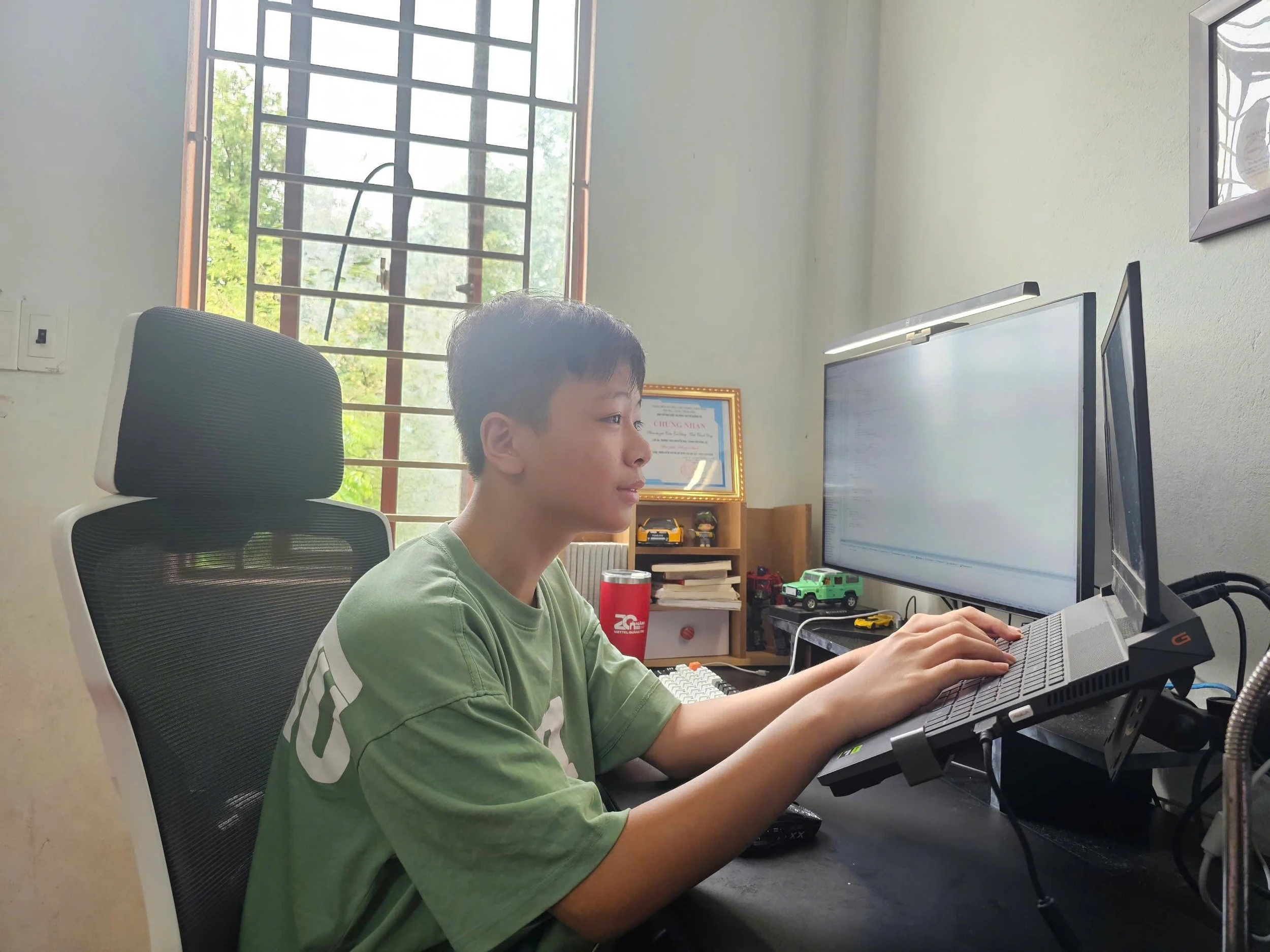 Gặp gỡ cậu học sinh đam mê tin học