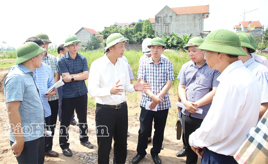 Đồng chí Phó Chủ tịch UBND tỉnh Nguyễn Hùng Nam chỉ đạo tại buổi kiểm tra.