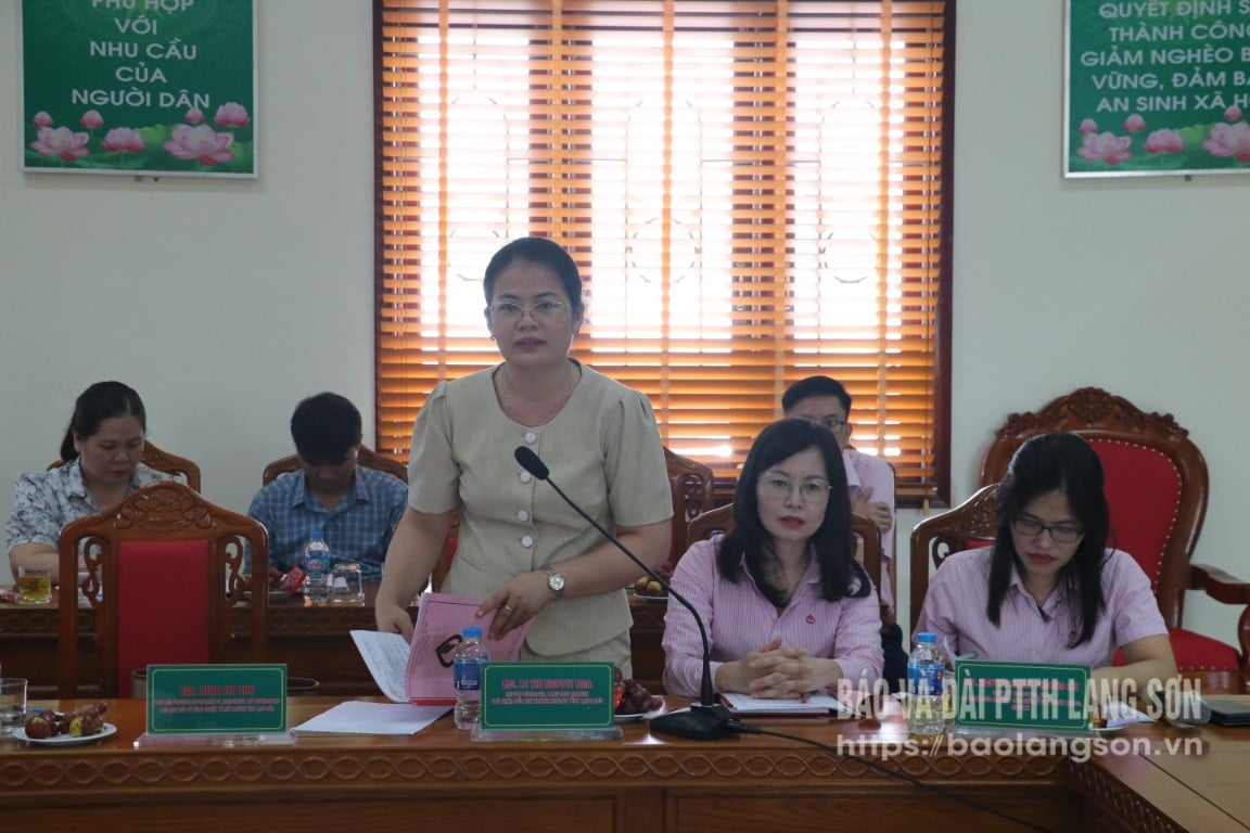 Lãnh đạo Sở nông nghiệp và Môi trường thông tin về tình hình trồng các loại hạt, hoa quả tại tỉnh Lạng Sơn