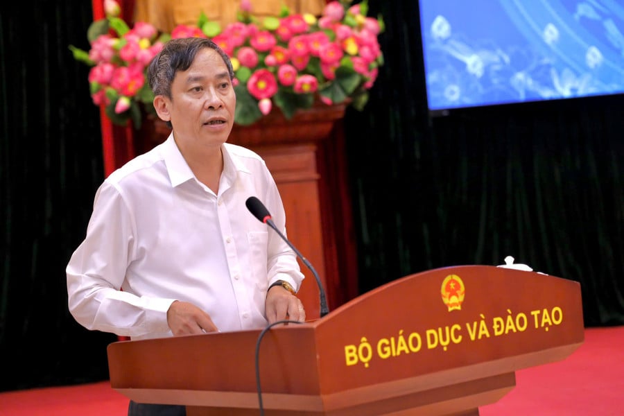 ong-duc-cuc-nha-giao.jpg