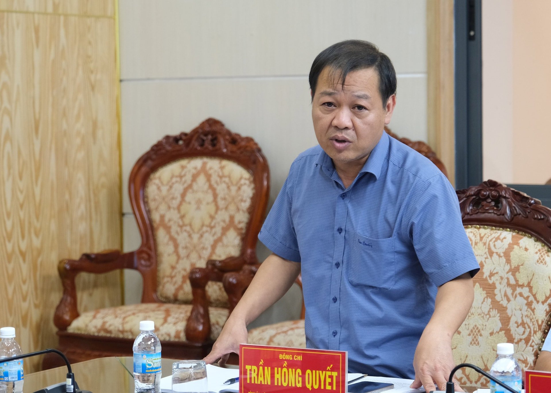 សមមិត្ត Tran Hong Quyet - លេខាគណៈកម្មាធិការបក្សឃុំ Di Linh បានរាយការណ៍នៅក្នុងកិច្ចប្រជុំ