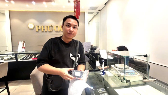 Cơn sốt bạc thỏi và bạc miếng: Nhà đầu tư mới đổ xô tham gia - Ảnh 1.