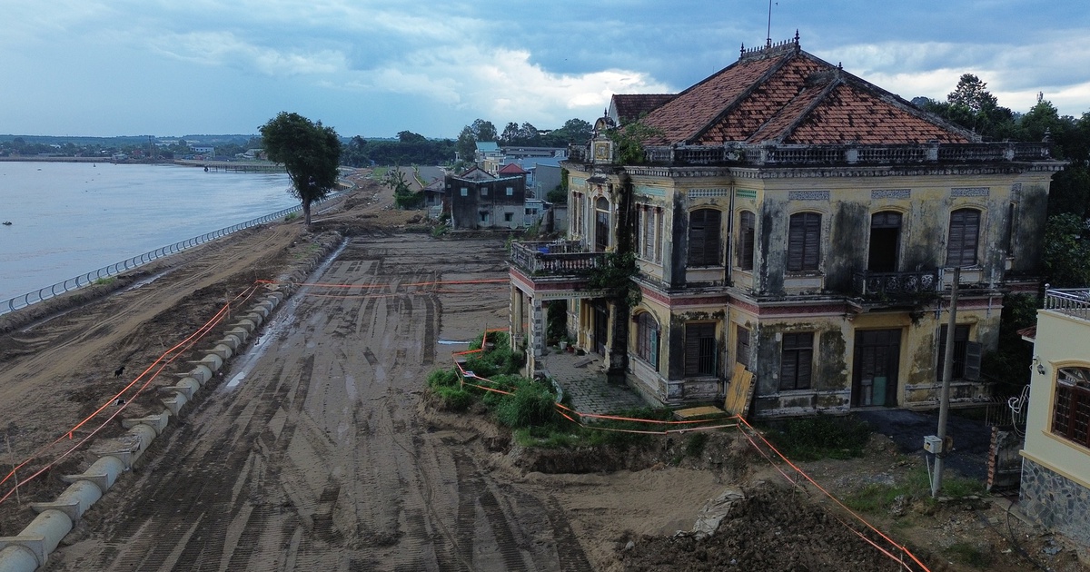 'តម្រង់' ផ្លូវមាត់ទន្លេ Dong Nai ដើម្បីថែរក្សាវីឡា Doc Phu Su ដែលមានអាយុ 100 ឆ្នាំ