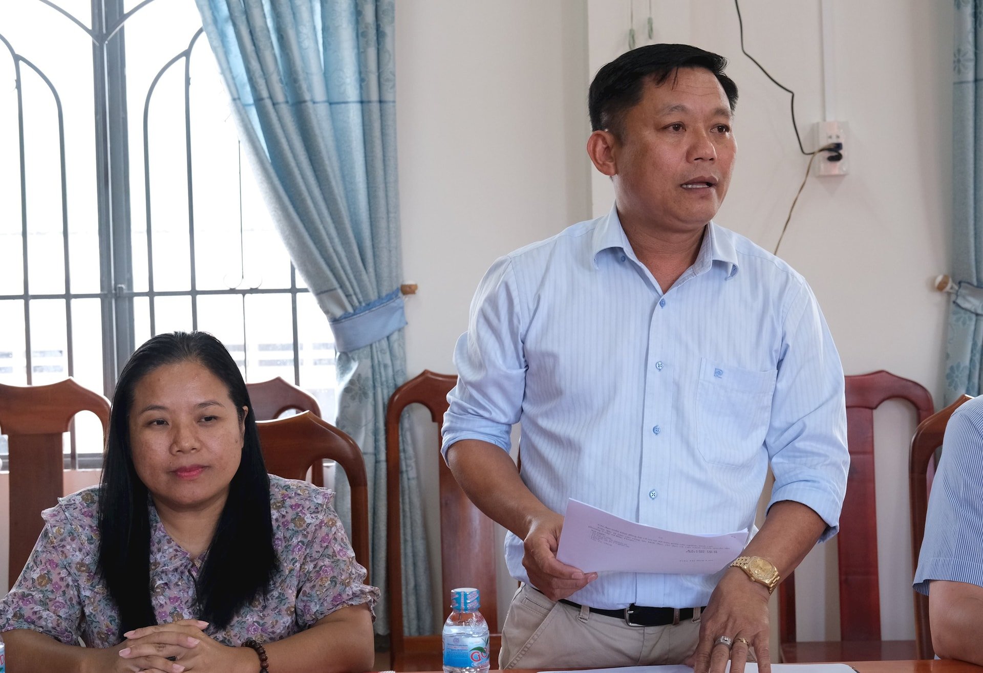 ២ ប្រធាន​គណៈកម្មាធិការ​ប្រជាជន​ឃុំ​បៅថាន់​បាន​រាយការណ៍​ក្នុង​កិច្ចប្រជុំ