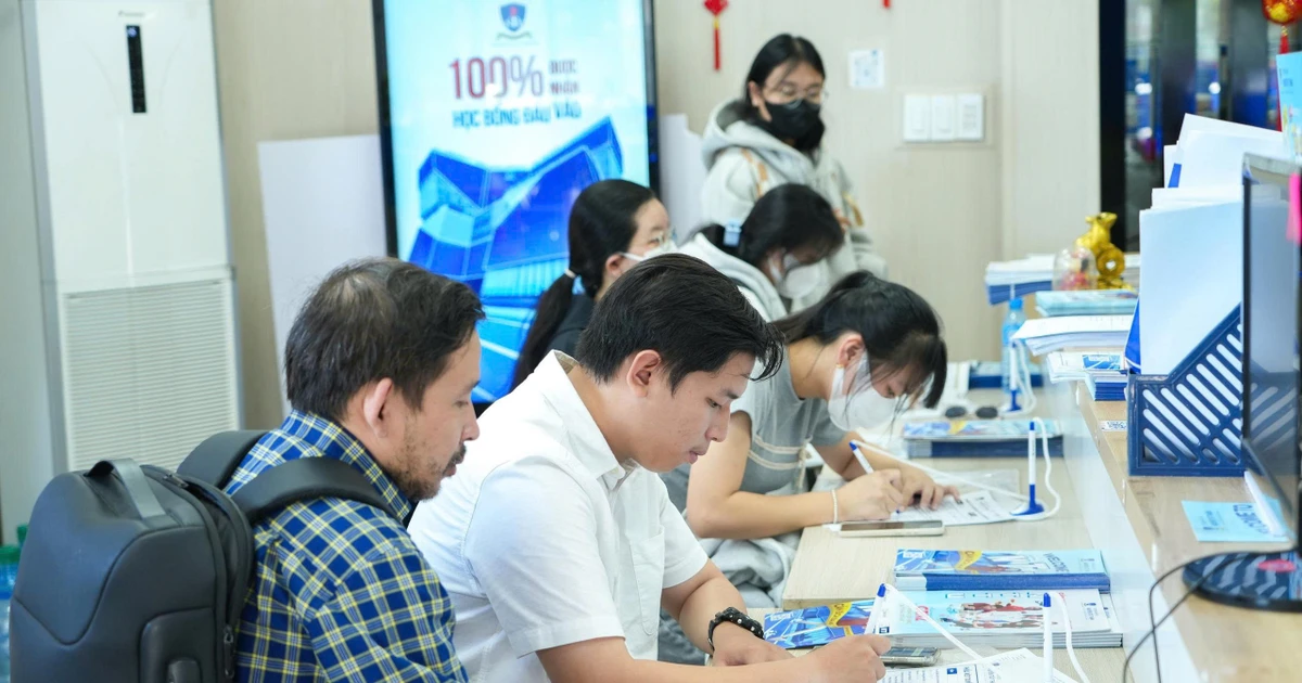 TPHCM: Điểm sàn nhiều trường đại học giảm mạnh, có nơi tụt 4 điểm