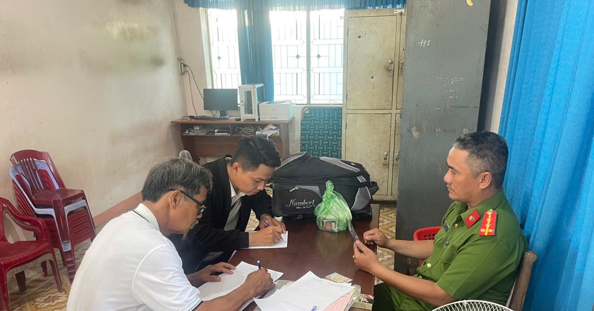 Bàn giao tài sản thất lạc gần 150 triệu đồng cho người dân