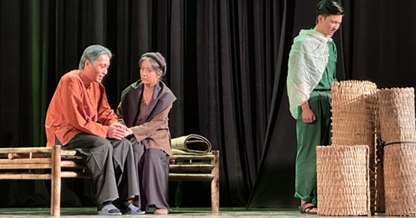 The stage lights up with many political plays.