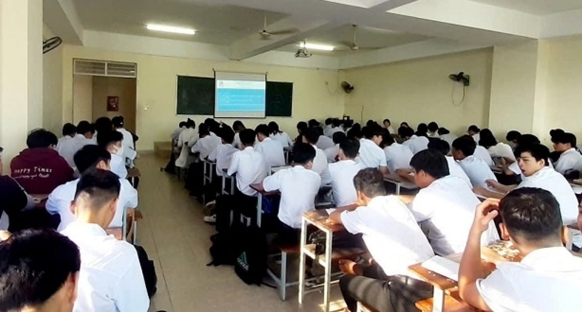 Après la fusion provinciale, les universités devraient-elles changer de nom ?
