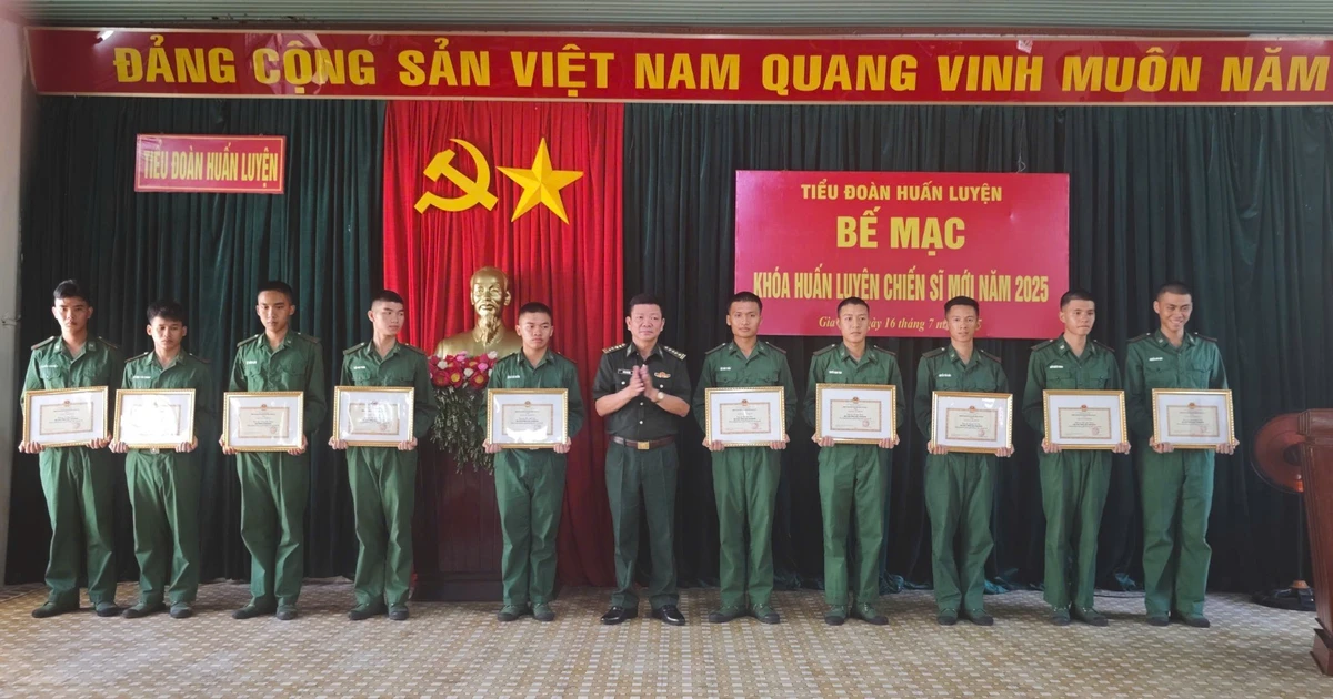ឆ្មាំព្រំដែនខេត្ត Gia Lai បិទវគ្គបណ្តុះបណ្តាលទាហានថ្មី។