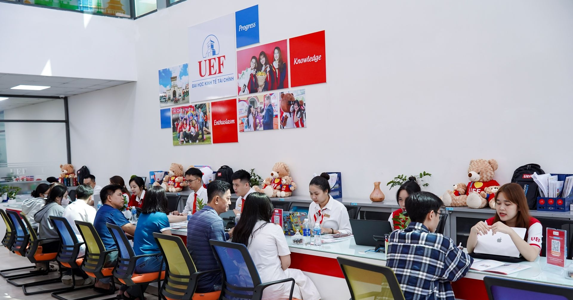 Nhiều thí sinh chọn xét học bạ để nắm cơ hội vào đại học