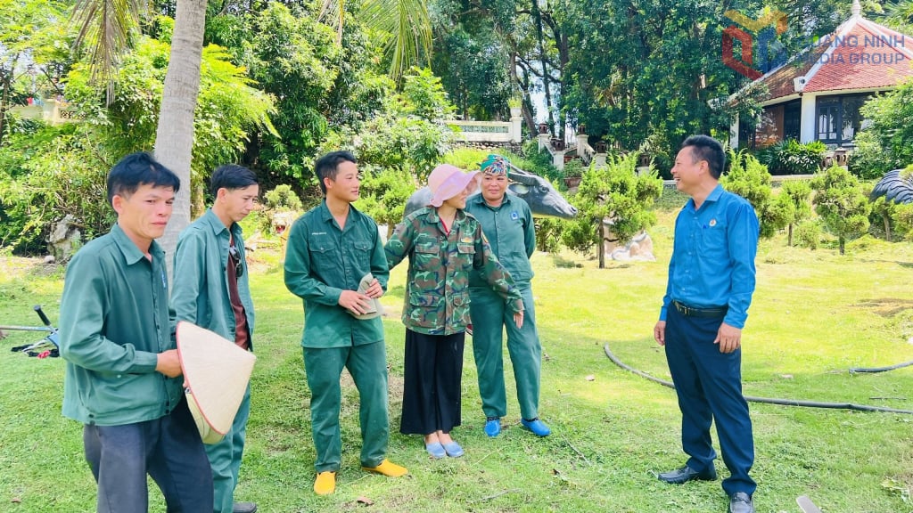 Mr. Nguyen Van Thai, Chairman of the Trade Union of Au Lac Company Limited.