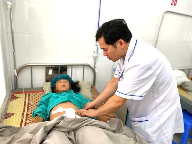 Bụng chướng căng, thiếu nữ 14 tuổi đi khám thì phát hiện khối u 9kg - Ảnh 1.