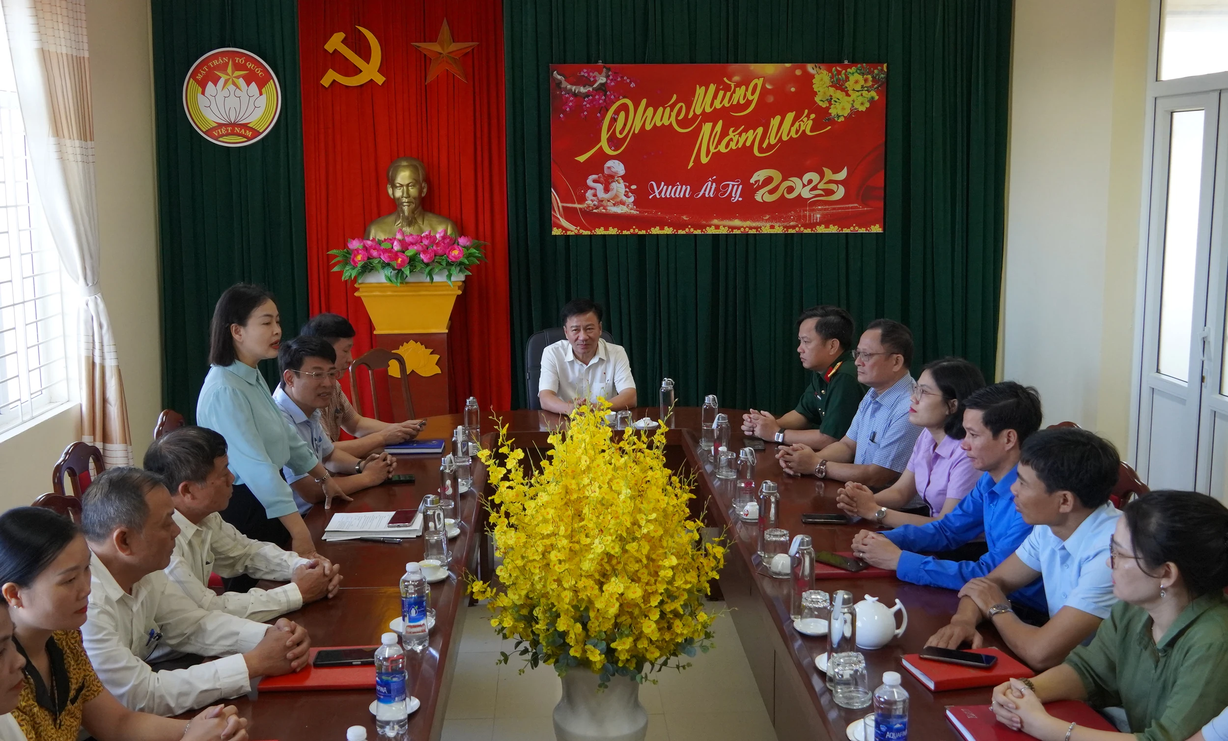 Phó Chủ tịch Thường trực Ủy ban MTTQVN tỉnh thăm, tặng quà gia đình chính sách, người có công với cách mạng