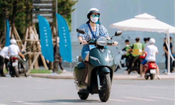 Mẫu VinFast Klara lăn bánh tại Hà Nội. Ảnh: VinFast