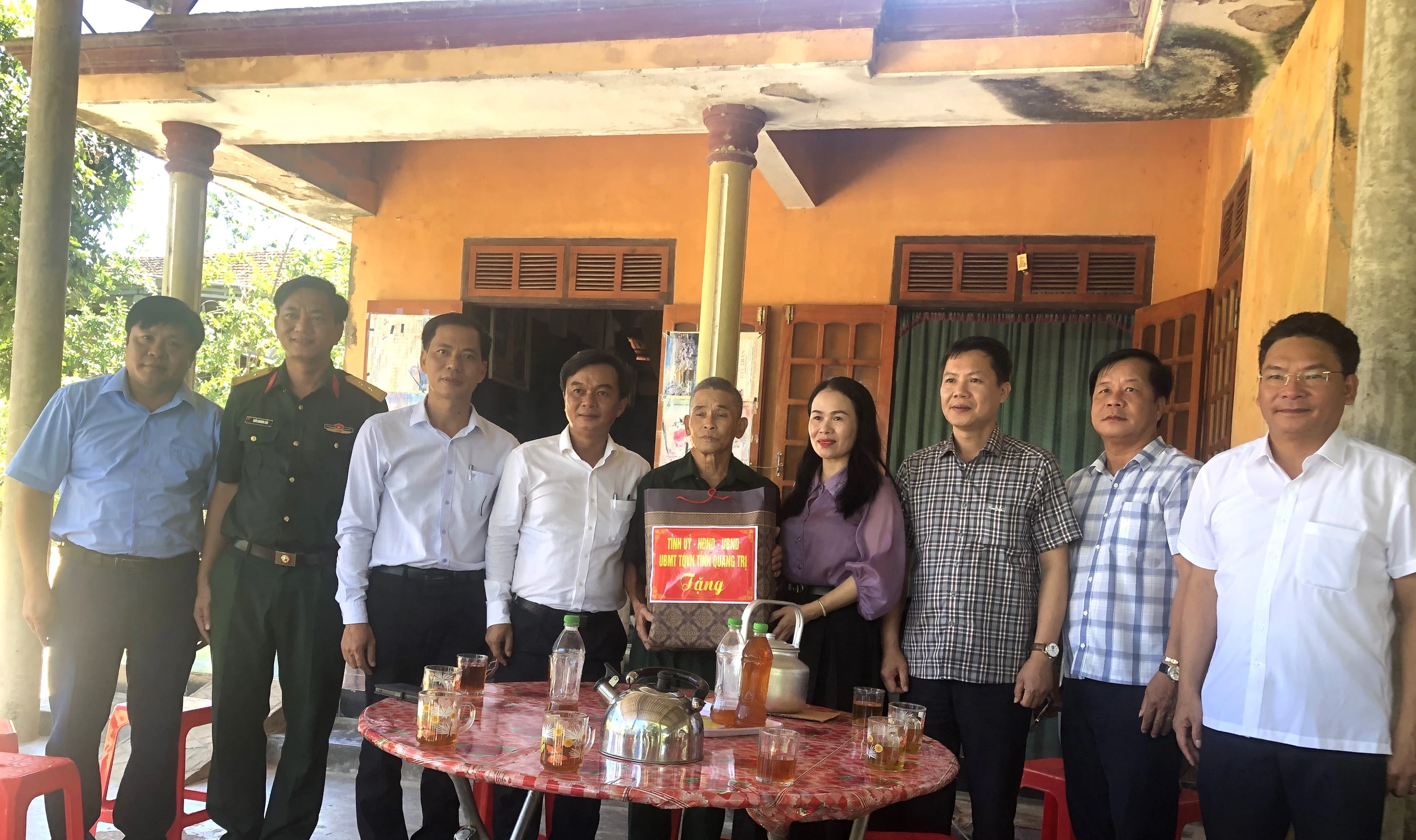 Phó Chủ tịch Thường trực HĐND tỉnh thăm, tặng quà gia đình có công với cách mạng