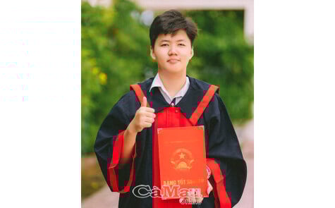 Thủ khoa Đất Mũi và hành trình mang ước mơ gửi vào màu áo lính