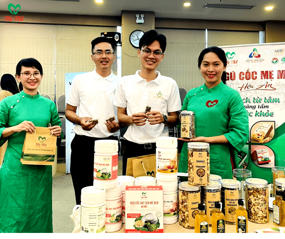 Công ty TNHH Thực phẩm Mẹ Mít Hội An luôn nỗ lực mở rộng thị trường cho hàng hóa. Ảnh: QUANG VIỆT