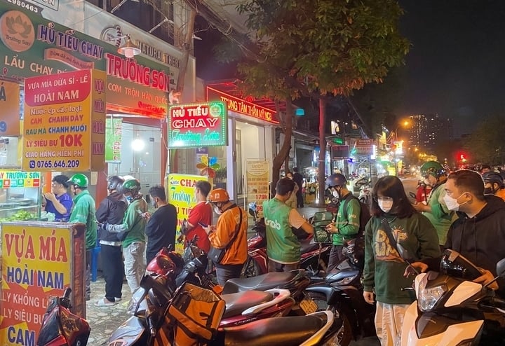 Theo đề án, đến hết năm 2029, toàn bộ các tài xế xe công nghệ trên địa bàn TP.HCM sử dụng xe điện. (Ảnh: Đại Việt)