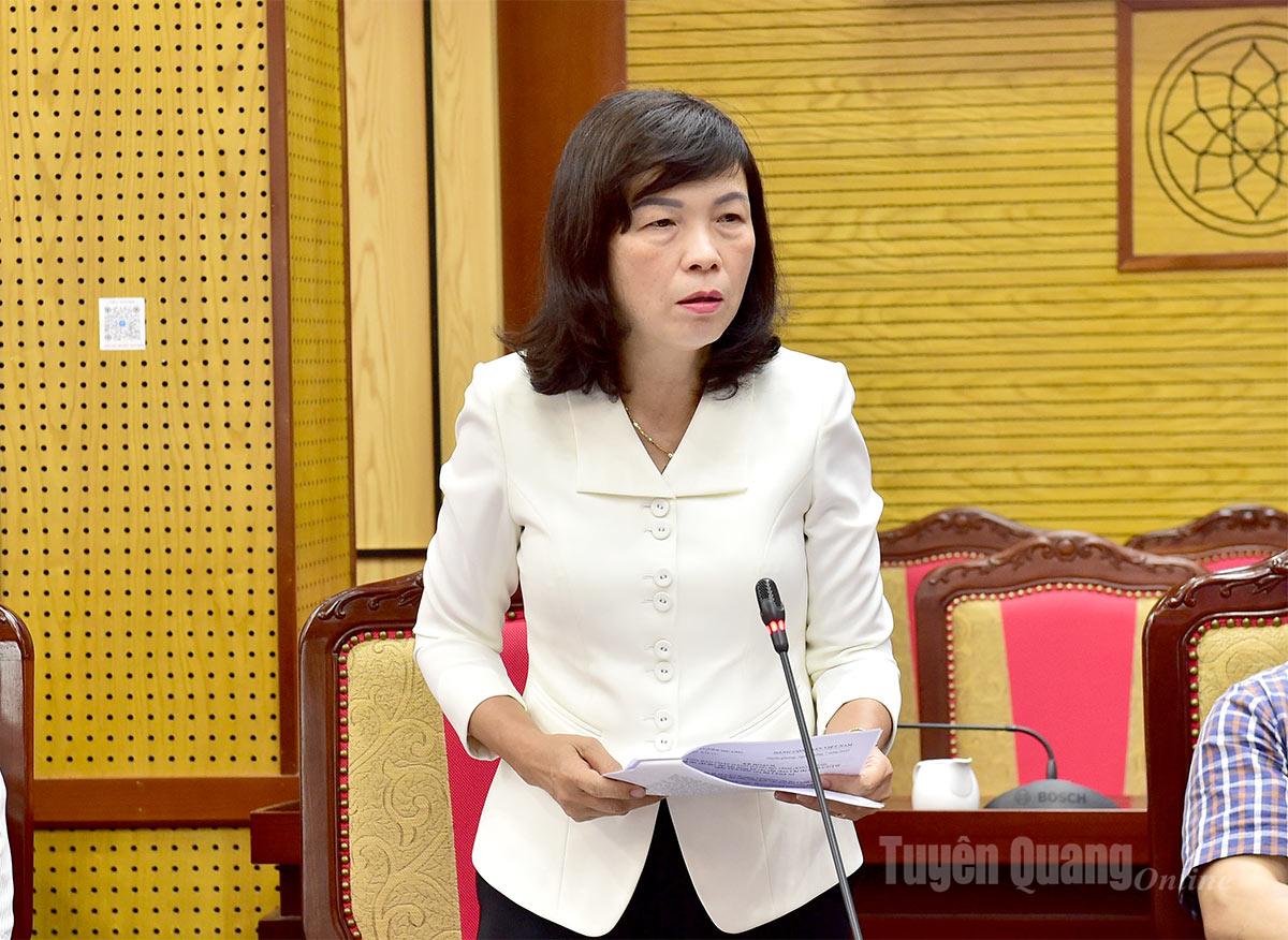Phó Chủ tịch HĐND tỉnh Phạm Thị Minh Xuân phát biểu thảo luận.